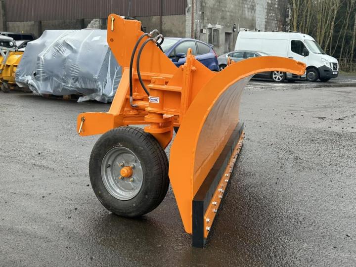 850mm x 2450mm Hydraulic Slew Snow Blade with Pneumatic Castors