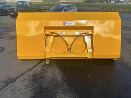 2.5 ton Hi-Tip Grain Bucket with Pin and Cone brackets