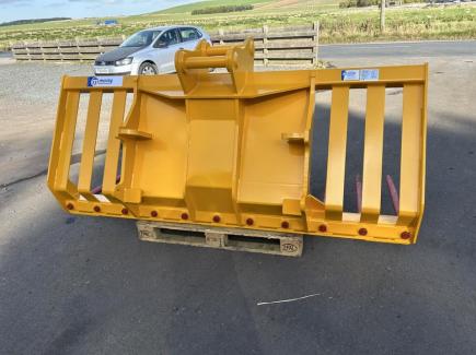 8ft Muck Fork with Pin and Cone and JCB Slew Digger Brackets 