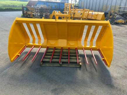 8' Muck Fork with slew and JCB Q-Fit brackets