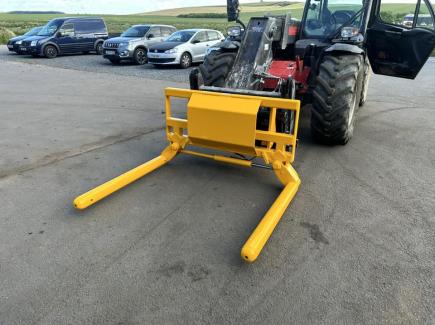 Wrapped bale handler with Kramer 580T hooks