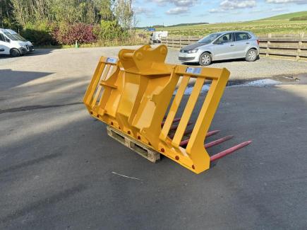 8ft Muck Fork with Pin and Cone and JCB Slew Digger Brackets 